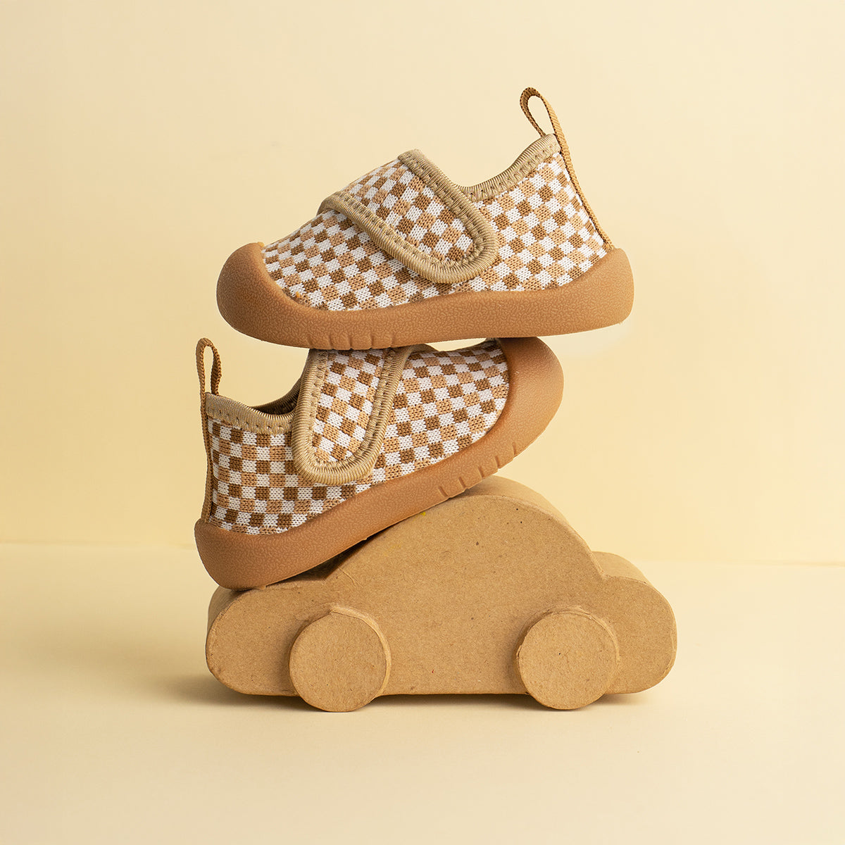 Duckies Velcro Peanut Checker