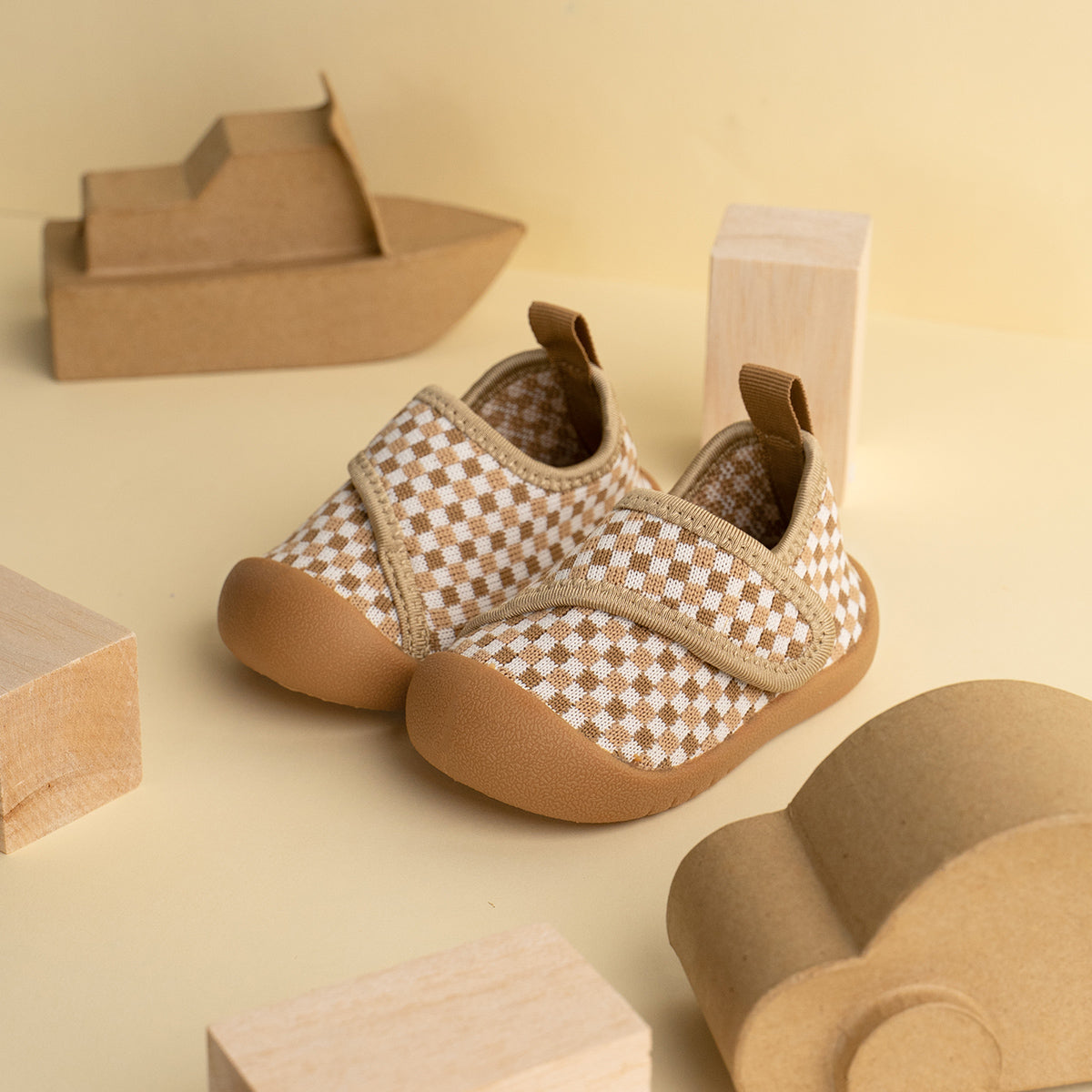 Duckies Velcro Peanut Checker